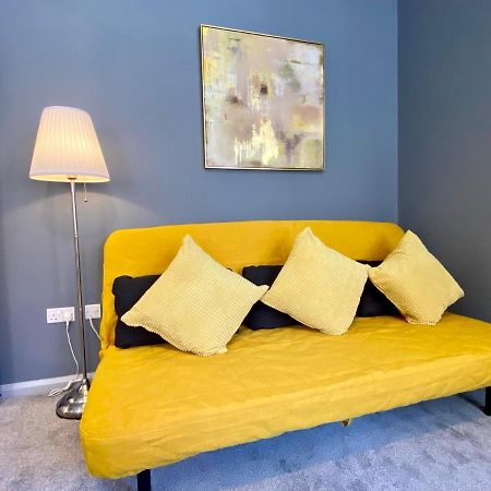 Trendy Stylish Apartment! - 5 Minute Walk To The Best Beach! - Great Location - Parking - Fast Wifi - Smart Tv - Newly Decorated - Sleeps Up To 6! Close To Bournemouth & Poole Town Centre & Sandbanks Exteriér fotografie