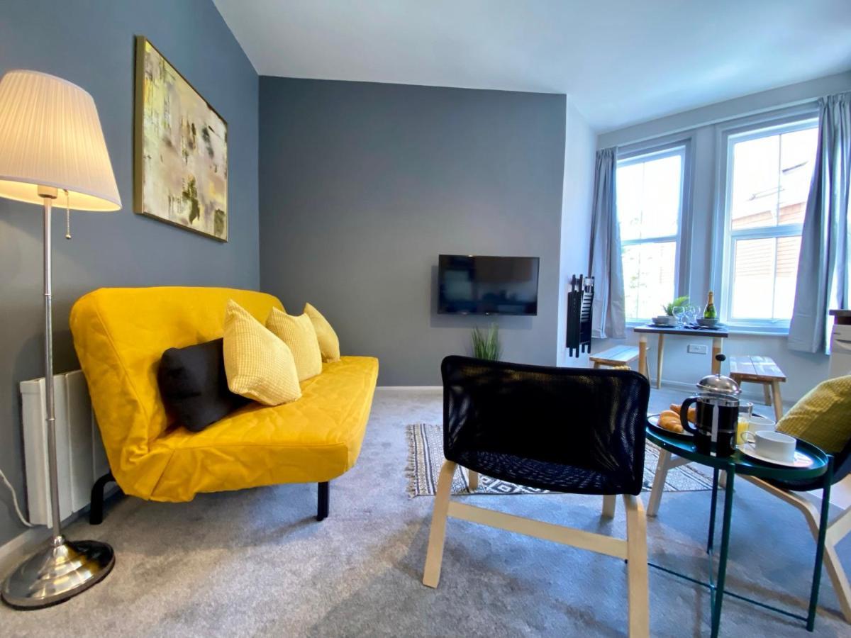 Trendy Stylish Apartment! - 5 Minute Walk To The Best Beach! - Great Location - Parking - Fast Wifi - Smart Tv - Newly Decorated - Sleeps Up To 6! Close To Bournemouth & Poole Town Centre & Sandbanks Exteriér fotografie