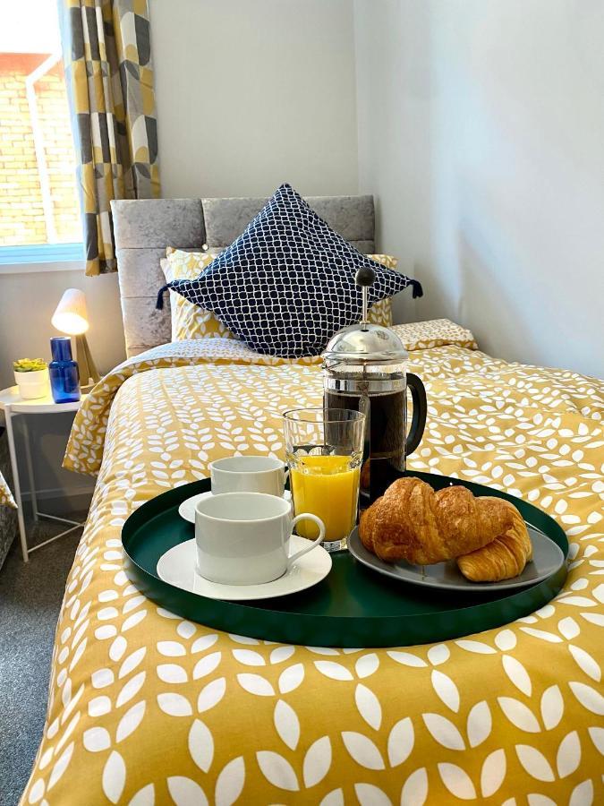 Trendy Stylish Apartment! - 5 Minute Walk To The Best Beach! - Great Location - Parking - Fast Wifi - Smart Tv - Newly Decorated - Sleeps Up To 6! Close To Bournemouth & Poole Town Centre & Sandbanks Exteriér fotografie