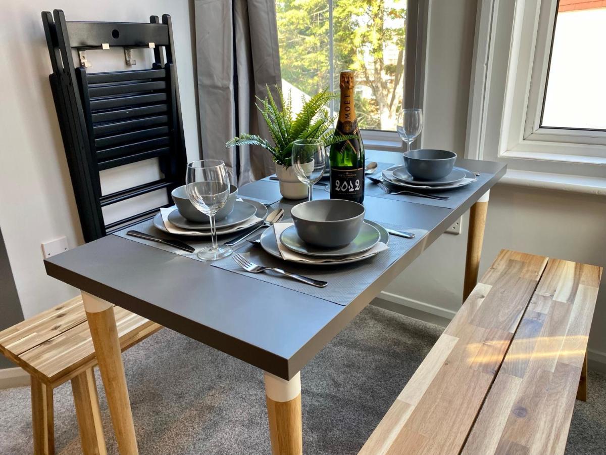 Trendy Stylish Apartment! - 5 Minute Walk To The Best Beach! - Great Location - Parking - Fast Wifi - Smart Tv - Newly Decorated - Sleeps Up To 6! Close To Bournemouth & Poole Town Centre & Sandbanks Exteriér fotografie