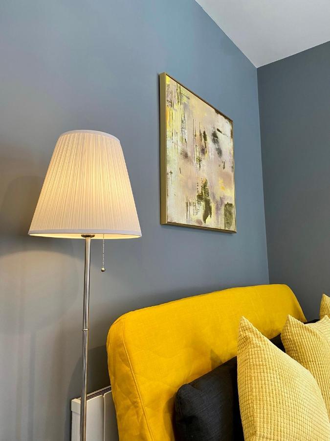 Trendy Stylish Apartment! - 5 Minute Walk To The Best Beach! - Great Location - Parking - Fast Wifi - Smart Tv - Newly Decorated - Sleeps Up To 6! Close To Bournemouth & Poole Town Centre & Sandbanks Exteriér fotografie